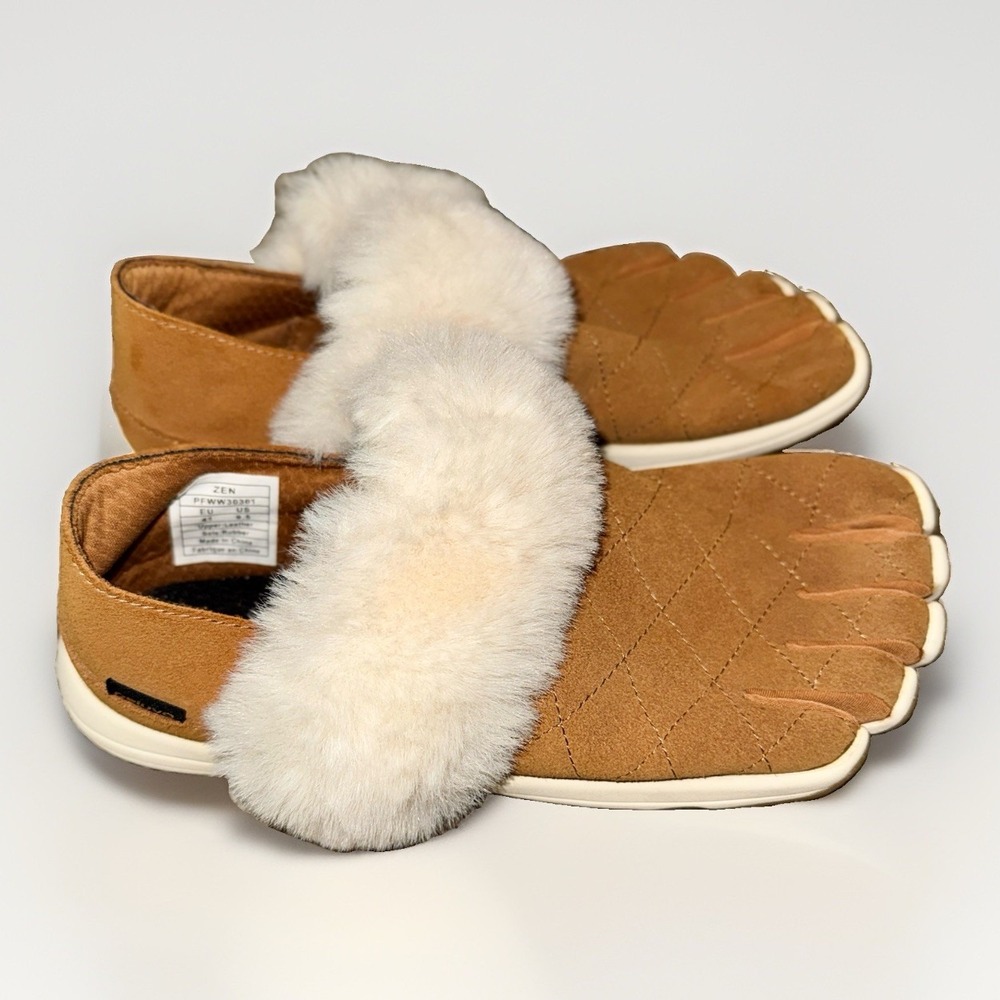 PELUVA Women 9.5 ZEN Suede Slip-On Tan Shearling Fur Trim Five-Toe Slippers Shoe
